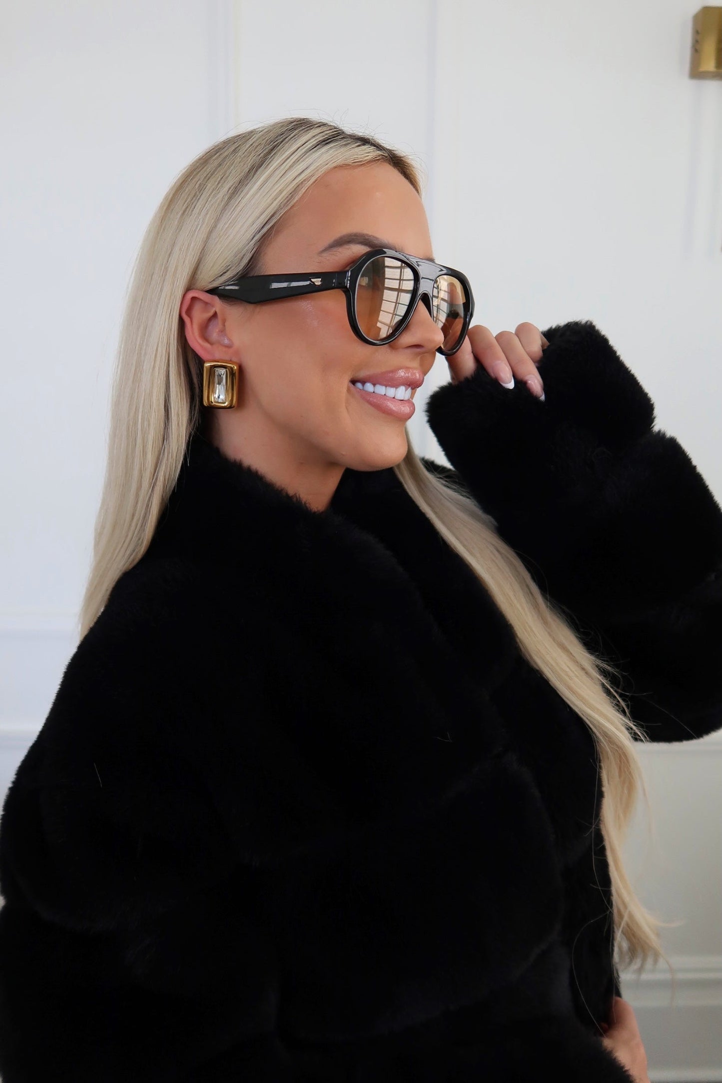 BROOKE EARRINGS – WHITE ￼