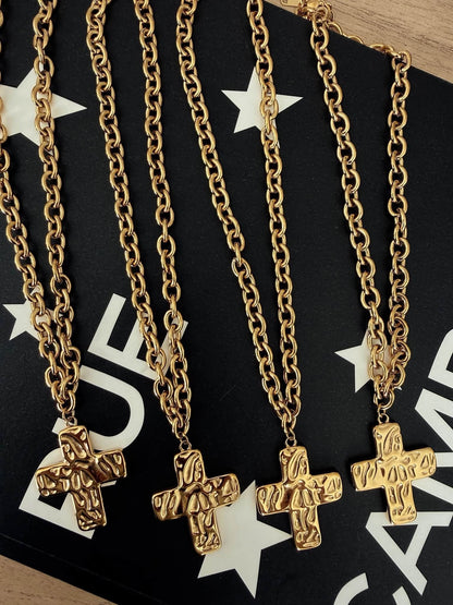 THE HAMMERED CROSS NECKLACE