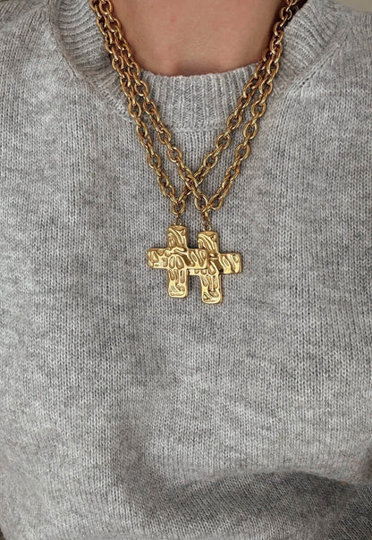 THE HAMMERED CROSS NECKLACE