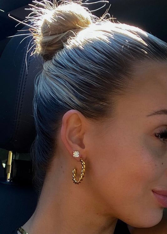 GOLD MEDIUM TWIST HOOPS